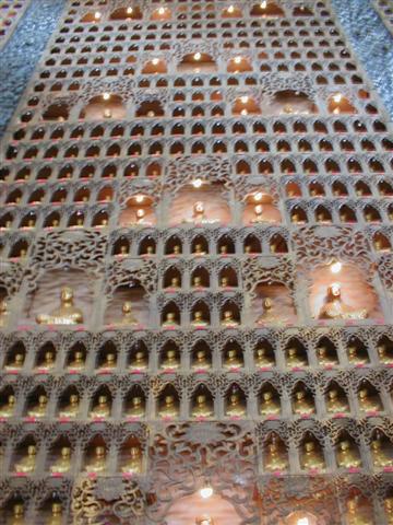 A wall of Buddha's